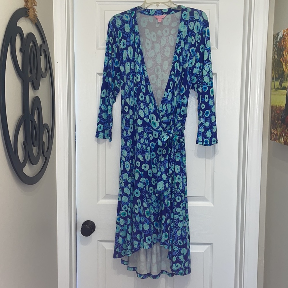 GORGEOUS Lilly Pulitzer Blue Floral Wrap Dress. LIKE NEW! - Picture 5 of 10